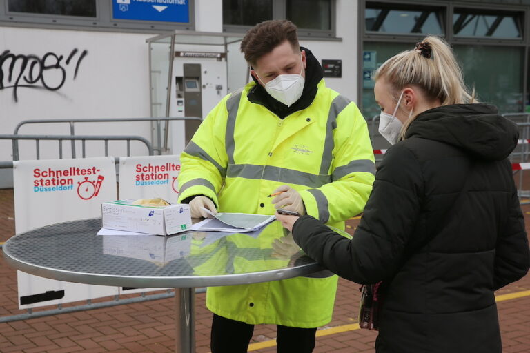 Corona-Schnelltests jetzt im Foyer der Mitsubishi Electric Halle