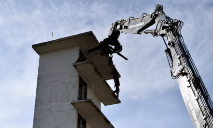 Feuerwache 2: Der alte Schlauchturm an der Quirinstraße wird abgerissen