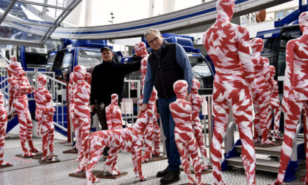 It is like it is – Stummer Protest vor dem Riesenrad