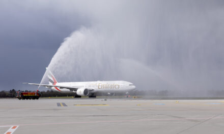 Fluggesellschaft Emirates feiert Streckenjubiläum am Düsseldorfer Flughafen