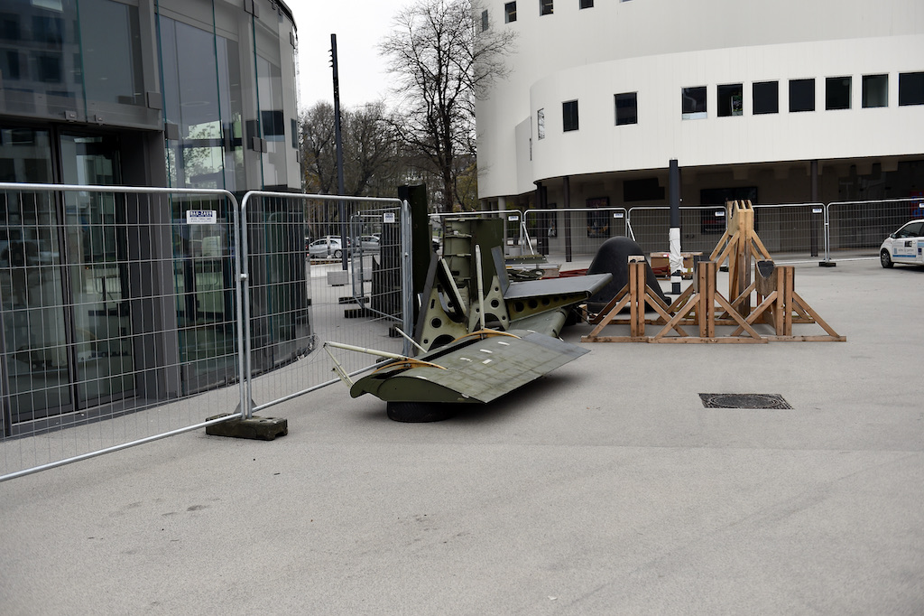 Tribünen- und Flugzeugaufbau auf dem Gustaf-Gründgens-Platzes Foto: LOKALBÜRO
