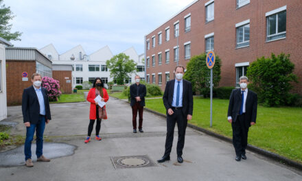 OB Dr. Stephan Keller und Planungsdezernentin Cornelia Zuschke in der Max Planck Innovationsschmiede