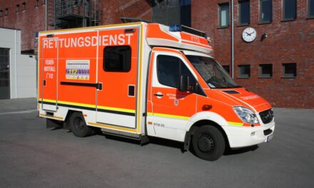 Schwerer Verkehrsunfall in Düsseldorf-Oberbilk: Radfahrer von Straßenbahn erfasst