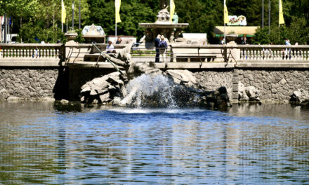 Der Tritonenbrunnen sprudelt wieder