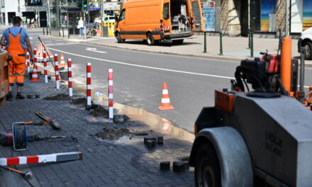 Steckpoller für die Hotelvorfahrt vor dem Breidenbacher Hof