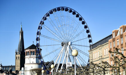 Riesenrad noch bis Sonntag auf dem Burgplatz