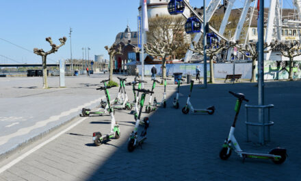 Testweise neue Regeln für E‑Scooter-Nutzung an der Rheinuferpromenade