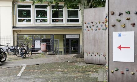 Info-Point in der KGS Unter den Eichen: Stadt bündelt Kompetenzen für betroffene Menschen