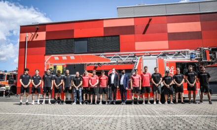 Düsseldorfer EG, Krefeld Pinguine und Kölner Haie messen sich im Feuerwehrcontest