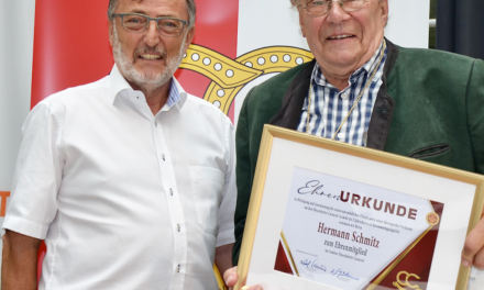 Stehende Ovationen, Verdienstorden und Ehrenmitgliedschaft für Hermann Schmitz