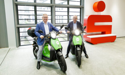 Stadtwerke und Stadtsparkasse kooperieren in Sachen E‑Mobilität