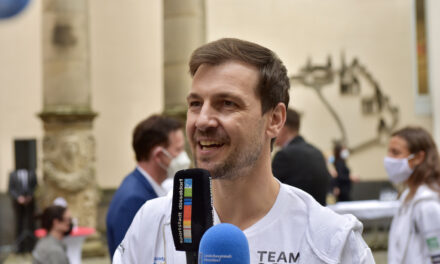 Timo Boll hat mit seiner Mannschaft bei den Sommerspielen in Tokio die Silbermedaille gewonnen