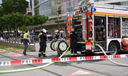 Schmorbrand in der U‑Bahn — Feuerwehr löschte glimmendes Dämmmaterial