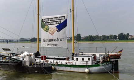 Beluga II liegt am Steiger 1