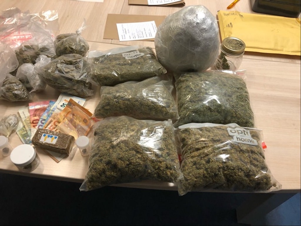 Köln: 7,5 Kilogramm Marihuana im Gepäck - Polizei nimmt Trio in