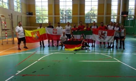 Städtepartnerschaftlicher Austausch im Rahmen eines LSBTIQ+ Volleyballturniers in Warschau