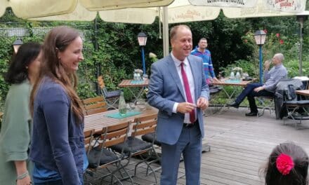 Minister Dr. Jochen Stamp empfing Gäste im Bootshaus im Volksgarten