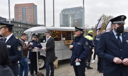 “Coffee with a Cop” mit der Düsseldorfer Polizei