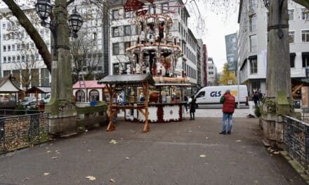 Stammgäste finden die Glühweinpyramide nicht