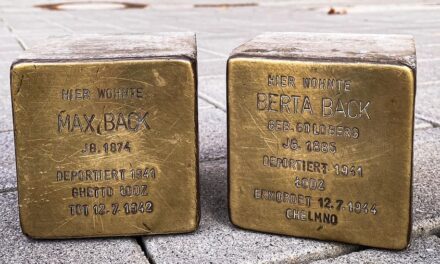 Stolpersteinen — Gedenksteine im Hofgarten von Zeugen gefunden