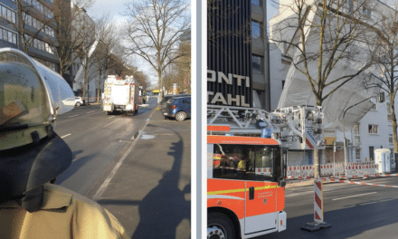 Baugerüst löst sich von Fassade und droht einzustürzen — Einsatz der Feuerwehr Düsseldorf nach viereinhalb Stunden beendet