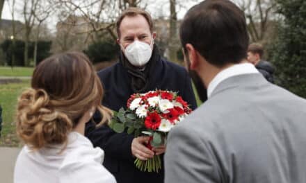 Trautermin 2.2.22: Oberbürgermeister Dr. Keller überrascht Hochzeitspaare