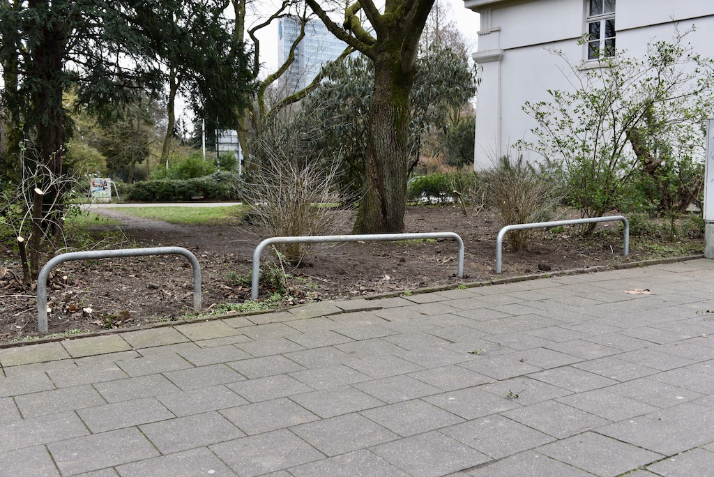 Zäune gegen Radfahrer Foto: LOKALBÜRO