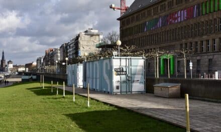 Der Stadtstrand am Mannesmannufer wird wieder aufgebaut