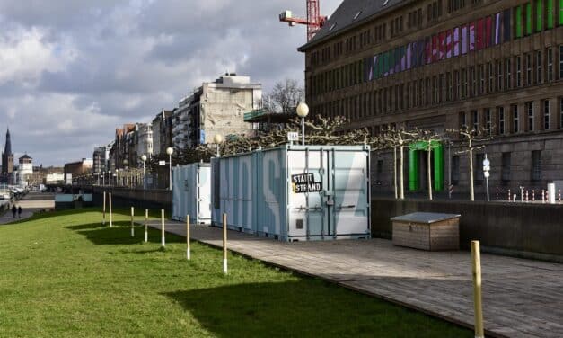 Der Stadtstrand am Mannesmannufer wird wieder aufgebaut