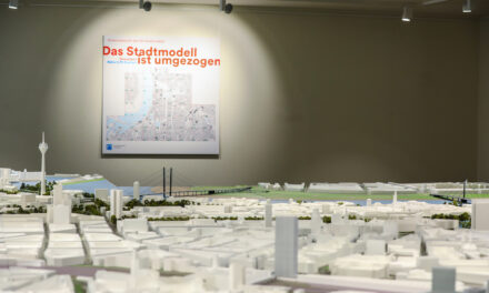 Düsseldorfer Stadtmodell jetzt im Rathaus ausgestellt