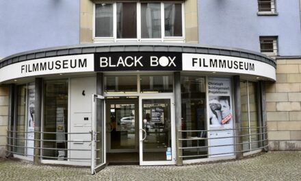 Filmmuseum feiert Präsentation von “Herr der Ringe”-Schwertern