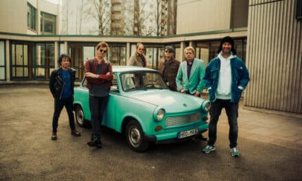 Die Toten Hosen & Marteria: “SCHEISS WESSIS” & “SCHEISS OSSIS”