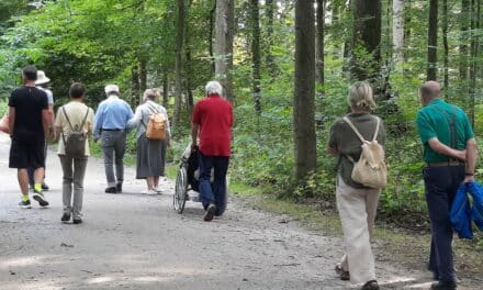 Waldspaziergang mit der Alzheimergesellschaft