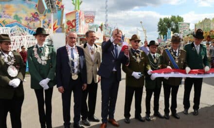 Nach zwei Jahren Pause ist die größte Kirmes am Rhein zurück