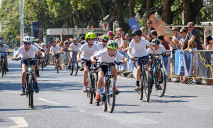 Diesjähriger Höhepunkt des Kinderradwettbewerbs Petit Départ beim Radrennen “Rund um die Kö”