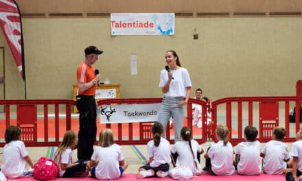 Kinder schnuppern bei der Talentiade in Angebote des Düsseldorfer Leistungssports