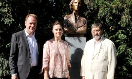 Büste von Rose Ausländer im Nordpark enthüllt