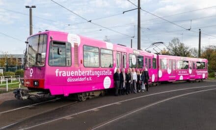 Bahn macht auf 40. Jubiläum der Frauenberatungsstelle aufmerksam