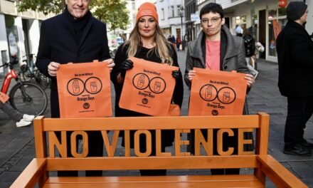 “Orange your City” — Düsseldorf setzt Zeichen gegen Gewalt an Frauen und Mädchen