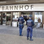 Bundespolizisten nehmen Gesuchten im Düsseldorfer Hauptbahnhof fest