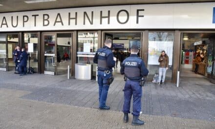 Bundespolizei schreitet ein — Widerstand einer 17-Jährigen