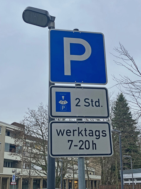 Parkplatzschild Foto: LOKALBÜRO