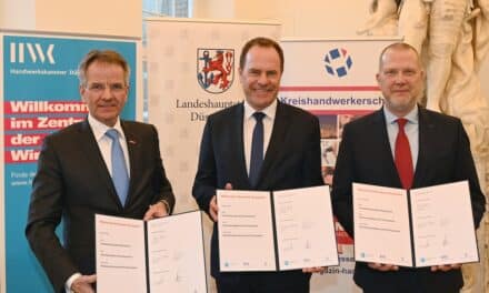 Feierliche Unterzeichnung des Masterplans Handwerk im Rathaus