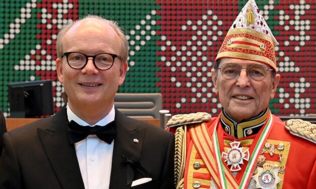 Landtag ehrt Rolf Förster aus Düsseldorf für Verdienste im Karneval mit dem Orden „Würdigung des Brauchtums“