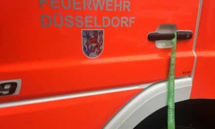 Längere Ölspur — Feuerwehr streute Verunreinigung ab