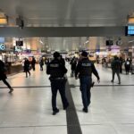 Bundespolizisten nehmen Gesuchten im Düsseldorfer Hauptbahnhof fest
