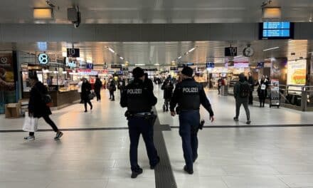 15-Jährige randaliert am Düsseldorfer Hauptbahnhof: Bundespolizisten angegriffen und bedroht