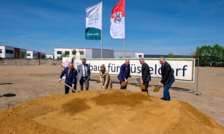 Erster Spatenstich am Schulcampus Benrodestraße/Marbacher Straße