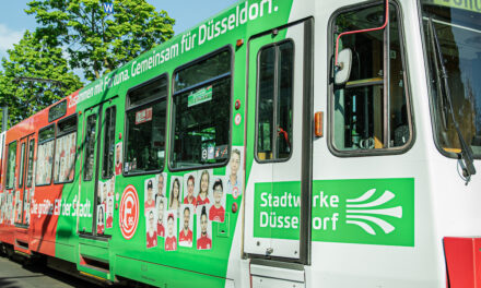 Stadtwerke Düsseldorf präsentieren neue U‑Bahn in Fortuna-Optik