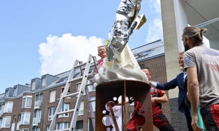 Das Hetjens enthüllt Großskulptur am Alten Hafen